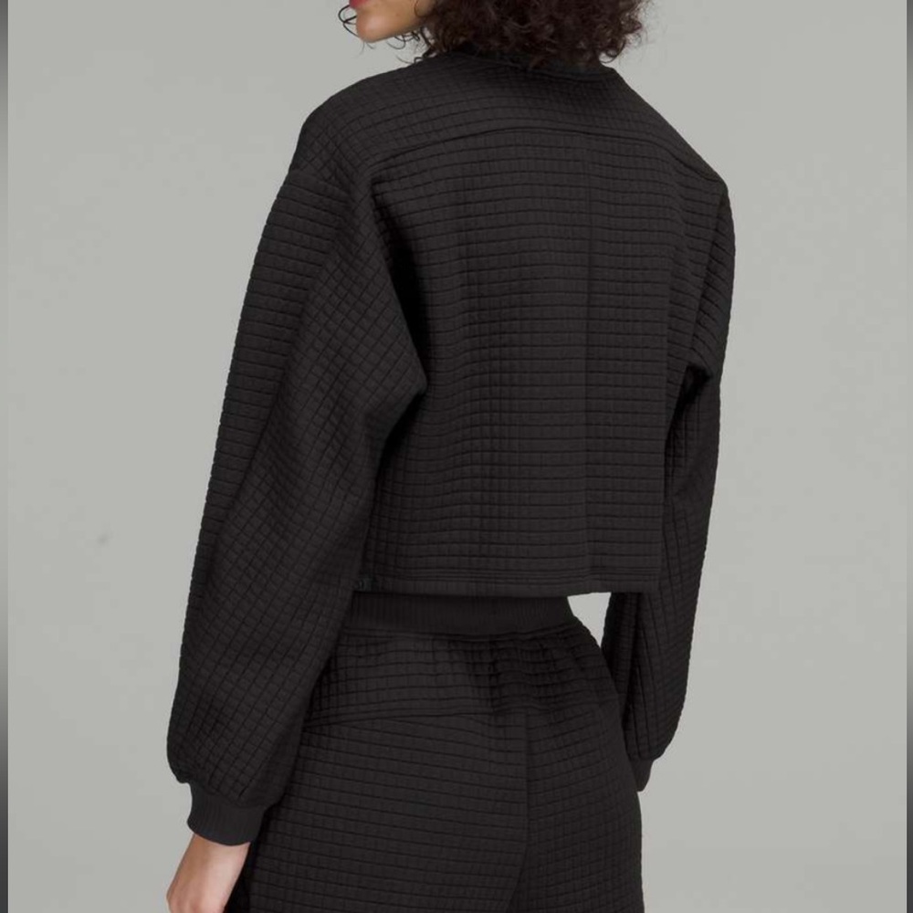 Black lululemon lab sweater